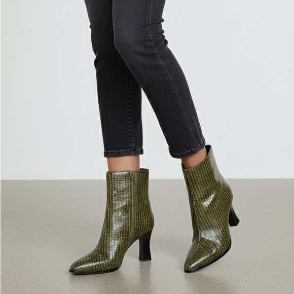 Matisse Shoes - Matisse ECLAIR Green Leather Crocodile-Embossed Heeled Bootie 8.5‎ M